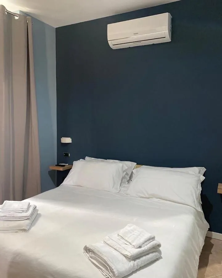 Guest house Domus Pisanelli Hotel Naples Italy
